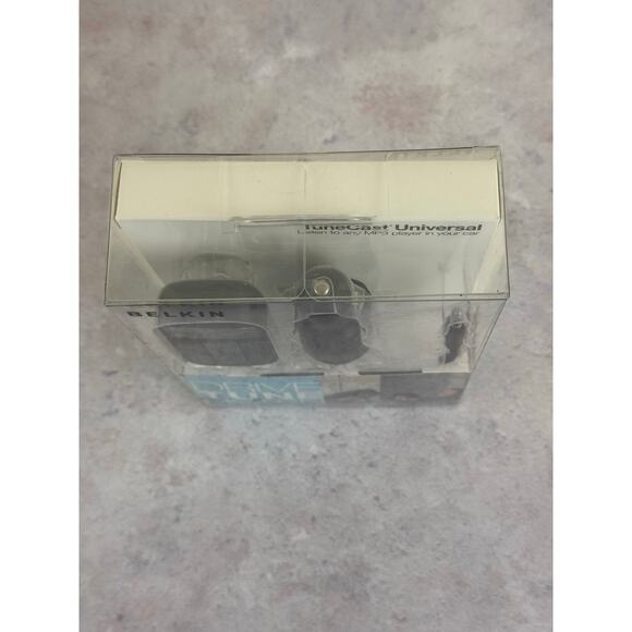 Belkin Tunecast Auto Universal Adapter FM Transmitter F8M066 - Black - Picture 6 of 8